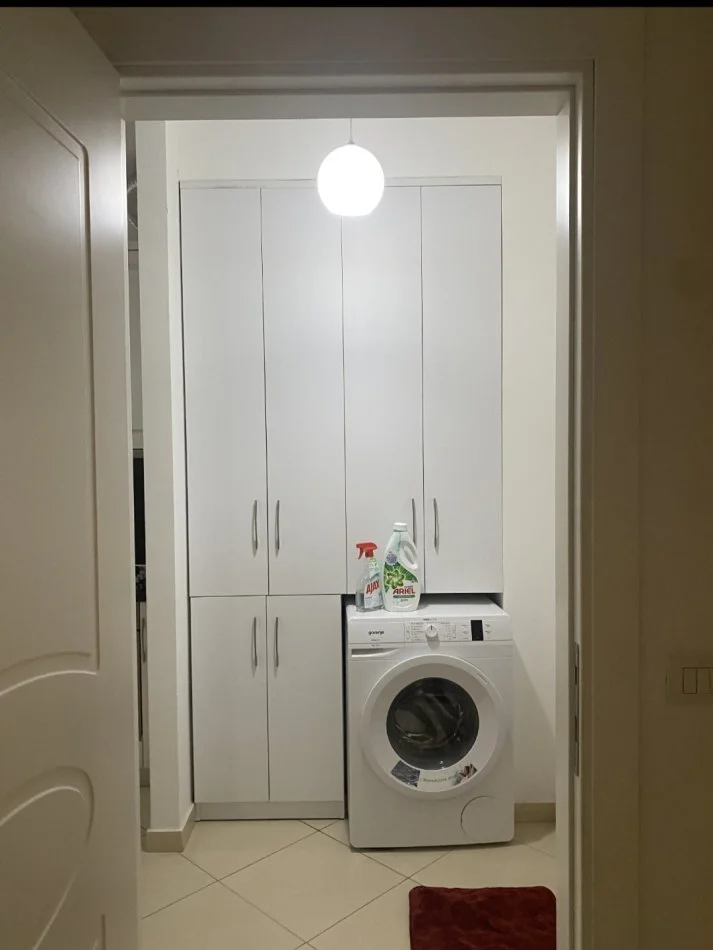 Tirane, jepet me qera apartament 1+1+Ballkon , 450 € (Astir,Kompleksi Sima-Com)