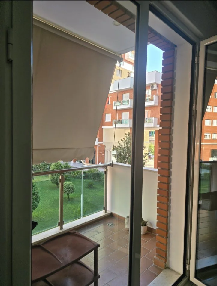 Tirane, jepet me qera apartament 1+1+Ballkon , 450 € (Astir,Kompleksi Sima-Com)