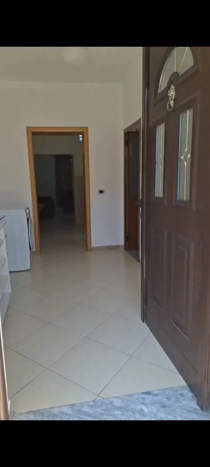 Tirane, jepet me qera apartament 1+1 Kati 1, 360 € 