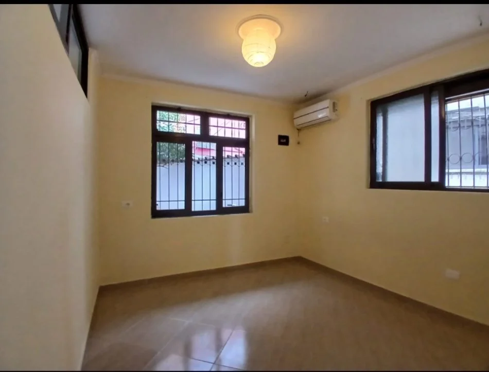 Tirane, jepet me qera apartament 1+1 Kati 1, 70 m² 500 € (Pazwri I ri)