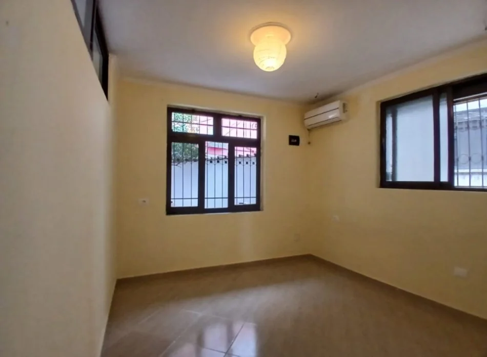 Tirane, jepet me qera apartament 1+1 Kati 1, 70 m² 500 € (Pazwri I ri)