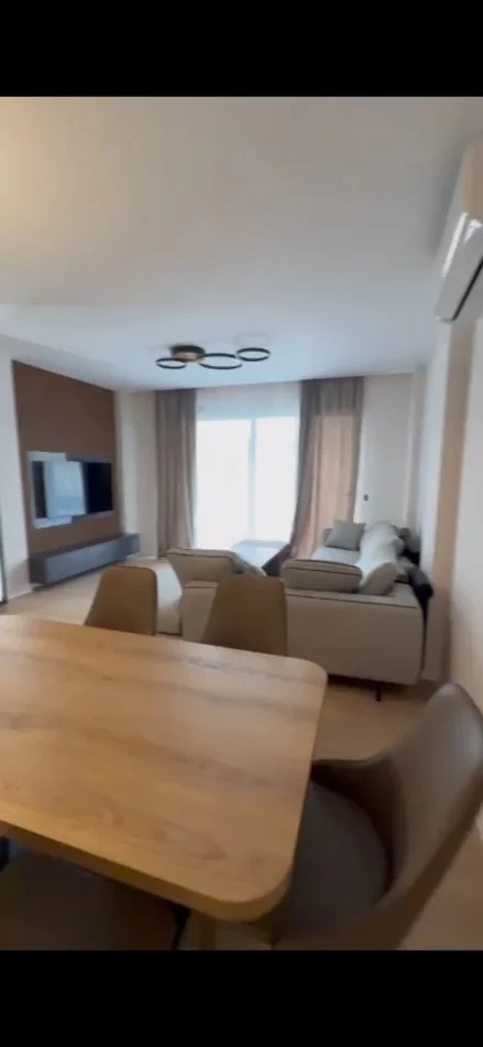 Tirane, jepet me qera apartament 1+1+Ballkon , 70 m² 800 € (Rruga Kroit Kopshti Botanik)