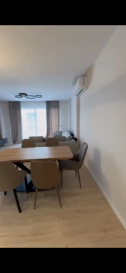 Tirane, jepet me qera apartament 1+1+Ballkon , 70 m² 800 € (Rruga Kroit Kopshti Botanik)