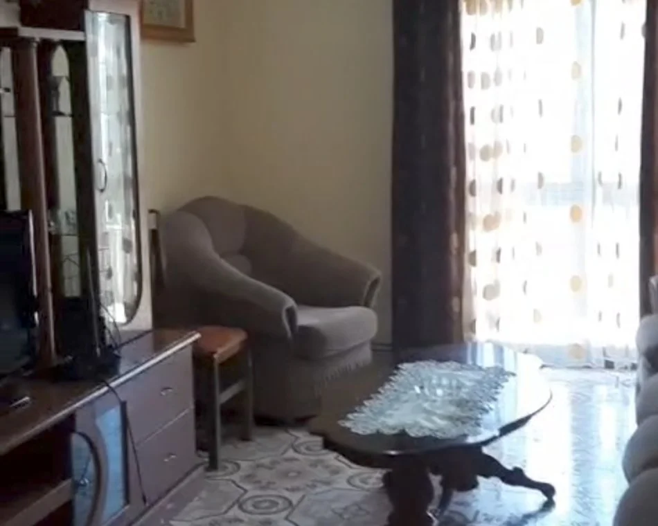 Tirane, jepet me qera apartament 1+1+Aneks+Ballkon Kati 2, 105 m² 400 € (Rruga Siri Kodra, tek ISH FRIGORIFERI)