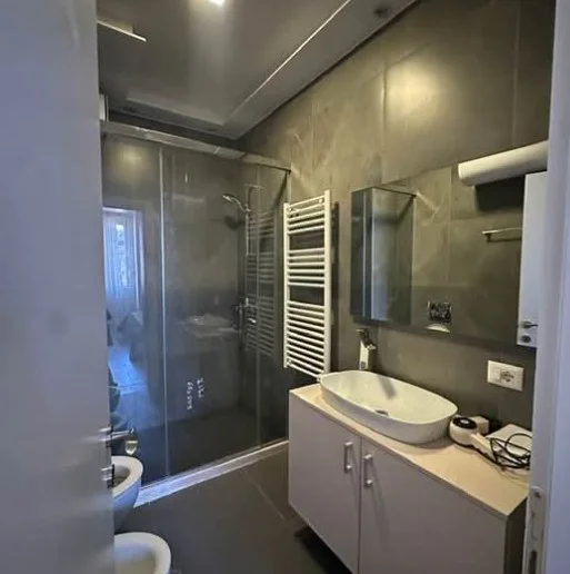 Tirane, jepet me qera apartament 2+1+Ballkon Kati 6, 109 m² 1.199 € (Toptani)