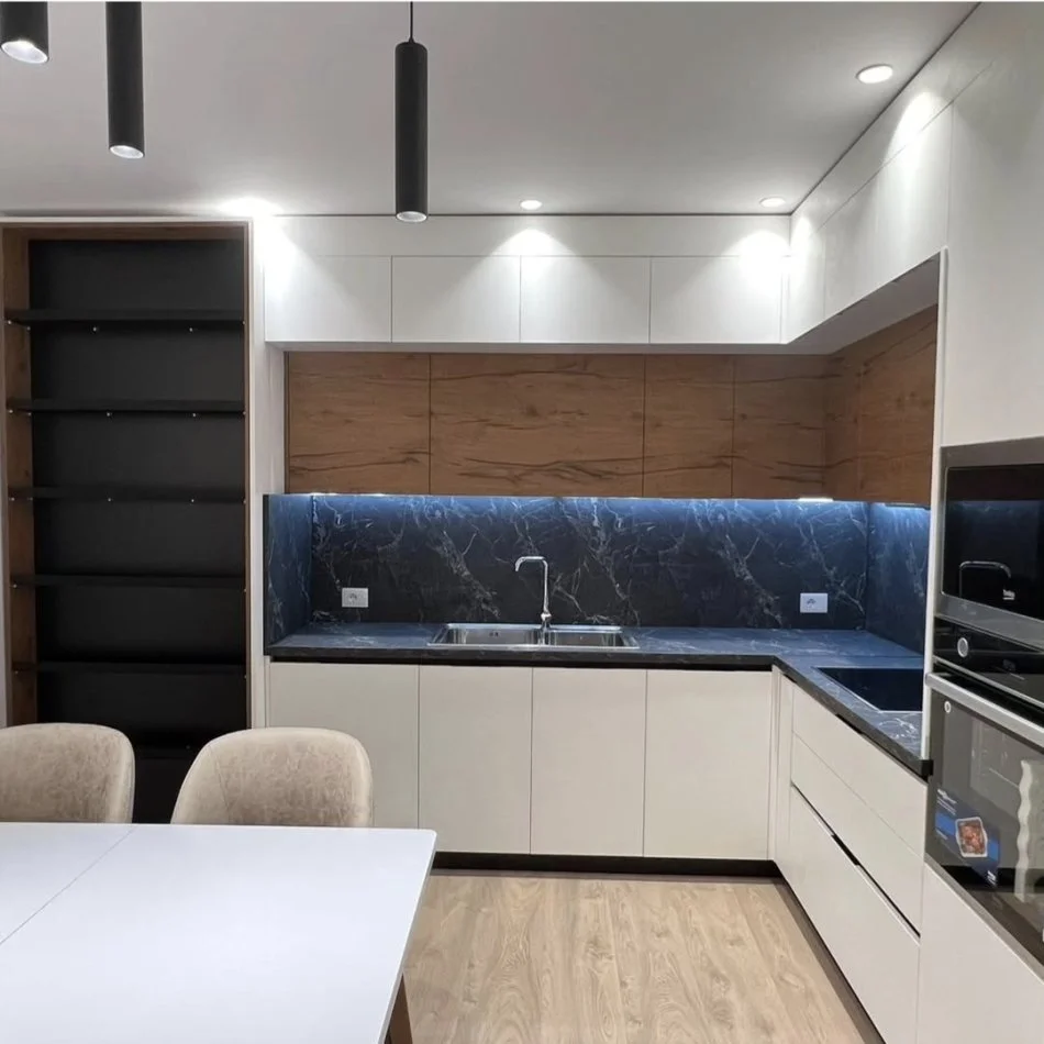 Tirane, jepet me qera apartament 2+1+Ballkon Kati 4, 124 m² 1.100 € (Zogu I zi)