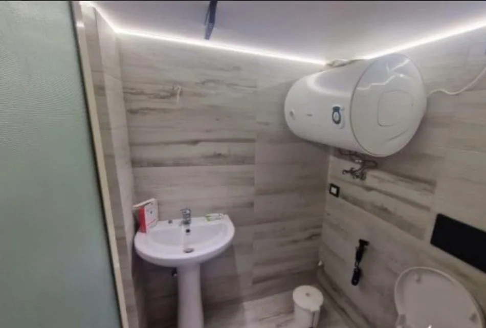 Tirane, jepet me qera apartament Kati 1, 53 m² 500 € (BILL KLINTON)