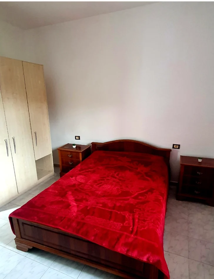 Tirane, jepet me qera shtepi 1+1 Kati 1, 70 m² 340 € (Hasan Meniku)