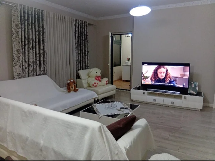 Tirane, shitet apartament 2+1+Ballkon Kati 5, 100 m² 249.999 € (Usluga)