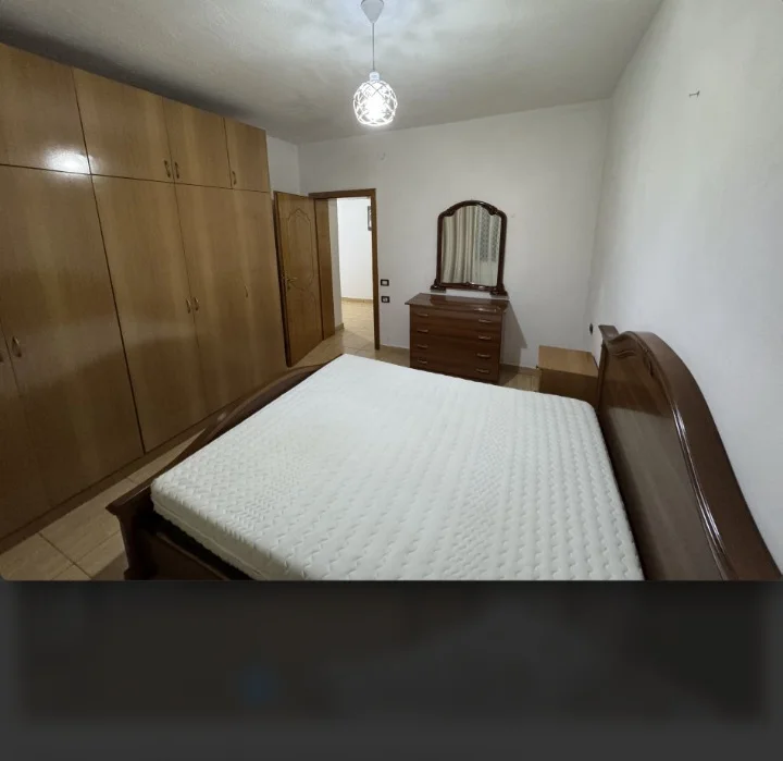Tirane, jepet me qera shtepi 2+1+Aneks+Ballkon , 125 m² 400 € (Njesia 3 prane venu club)