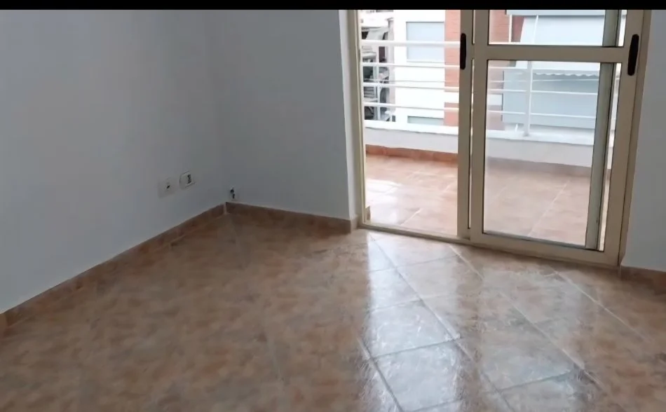 Tirane, jepet me qera apartment 2 +1 500 € Pas Kristalit