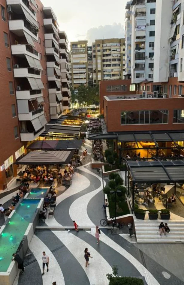 Tirane, jepet me qera apartament 2+1+PARKIM, Kati 6, 117 m² 1.500 € (KOMPLEKSI DELIJORGJI)