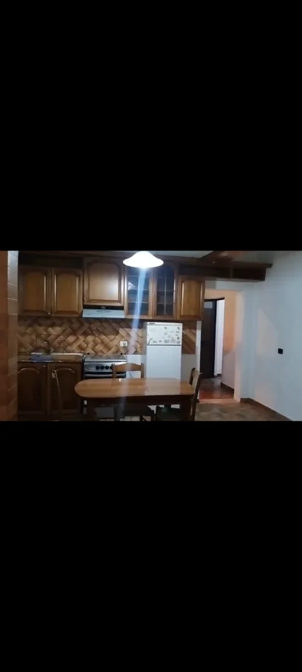 Tirane, jepet me qera shtepi 2+1 Kati 0, 85 m² 350 € (Spitali amerikan2)