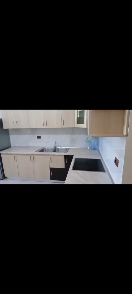 Tirane, jepet me qera apartament 1+1+Ballkon Kati 1, 65 m² 350 € (Kinostudio)