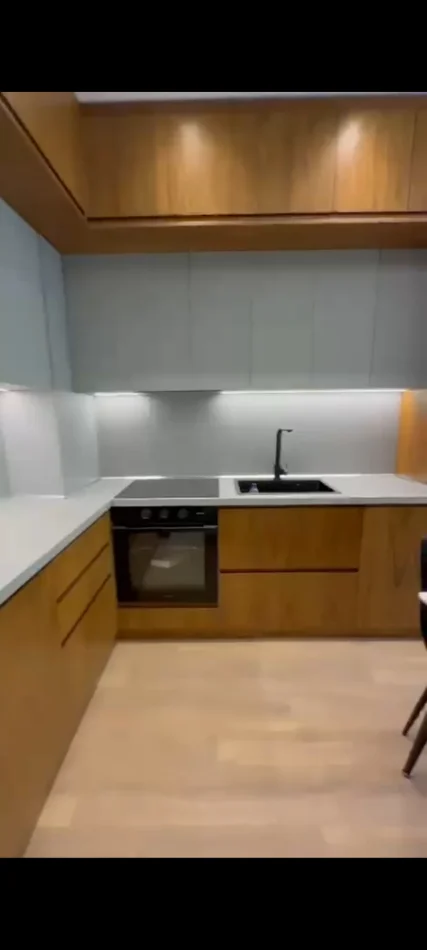 Tirane, jepet me qera apartament 1+1 Kati 3, 65 m² 500 € (Rruga 5maji)