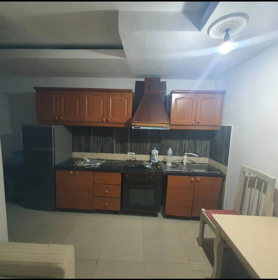 Vlore, jepet me qera apartament 1+1+Ballkon Kati 2, 45 m² 250 € (Rruga Hasan Sharra Vlore)