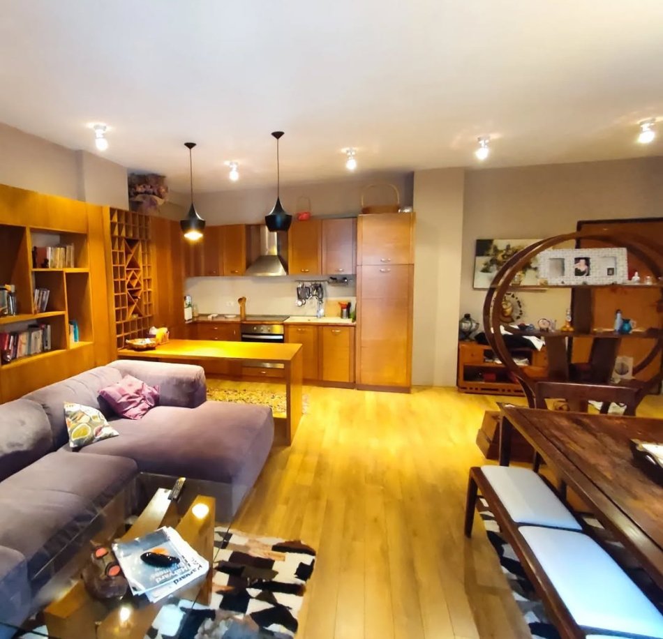 Tirane, jepet me qera apartament 1+1+Ballkon Kati 3, 66 m² 490 € (Rruga Bill Klinton)