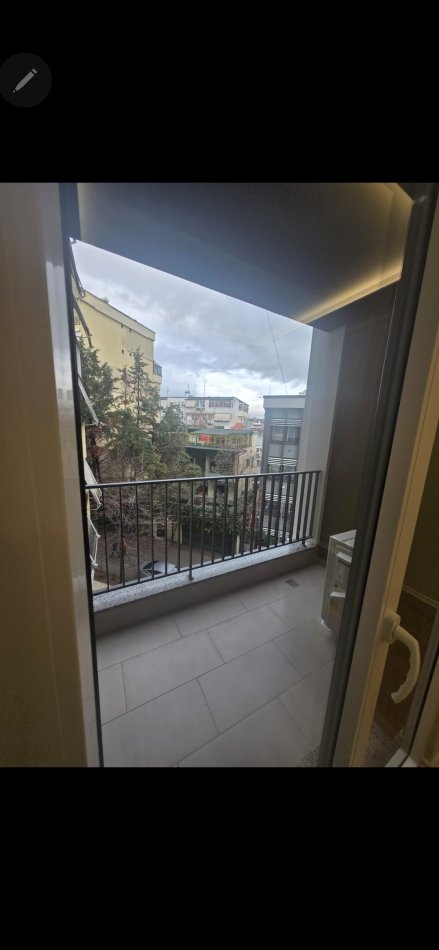 Tirane, jepet me qera nga Pronari, pa-komision zyre Kati 2, 67 m² 700 € (Rruga Viktor Eftimiu 32)