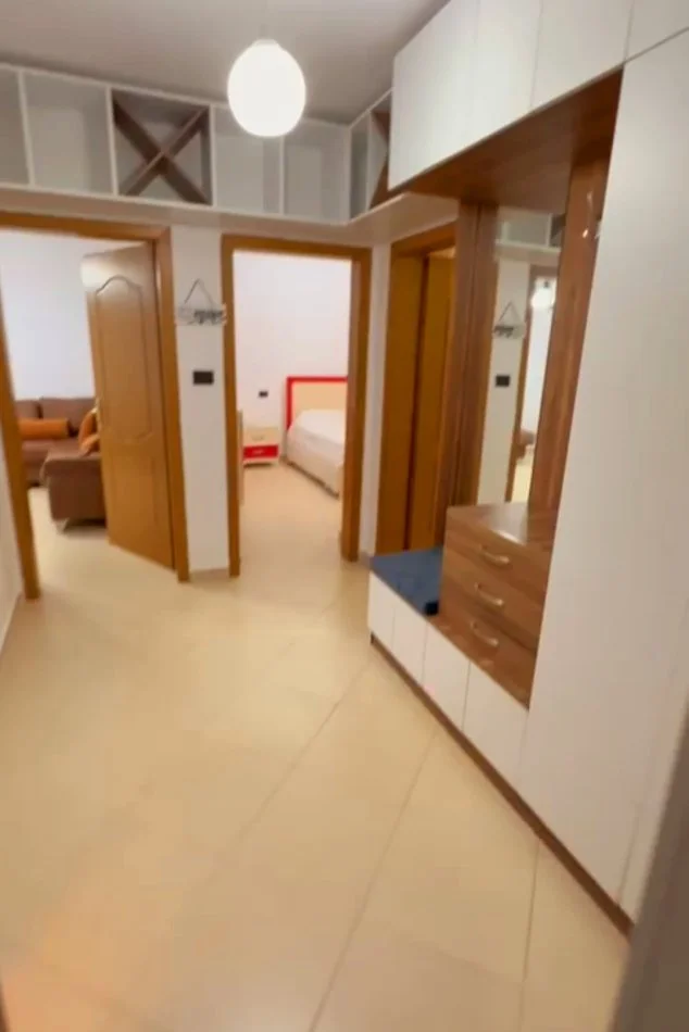 Tirane, jepet me qera apartament 2+1+Aneks+Ballkon Kati 2, 77 m² 510 € (Rruga Kongresi Manastirit)