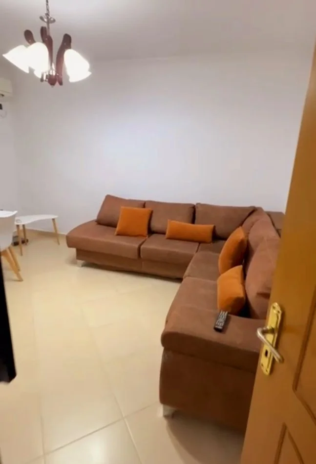 Tirane, jepet me qera apartament 2+1+Aneks+Ballkon Kati 2, 77 m² 510 € (Rruga Kongresi Manastirit)