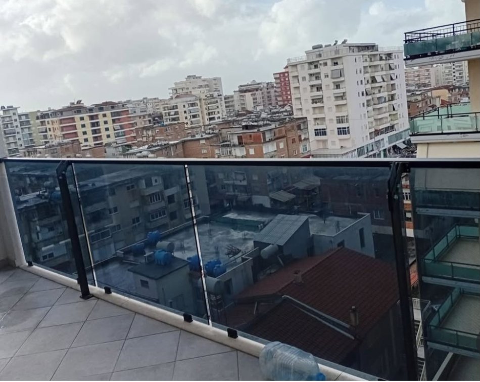 Vlore, jepet me qera apartament 1+1 Kati 1, 400 € 
