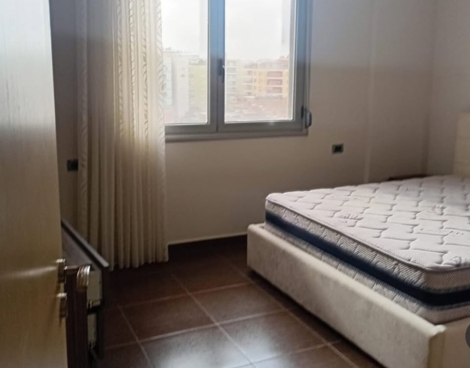 Vlore, jepet me qera apartament 1+1 Kati 1, 400 € 