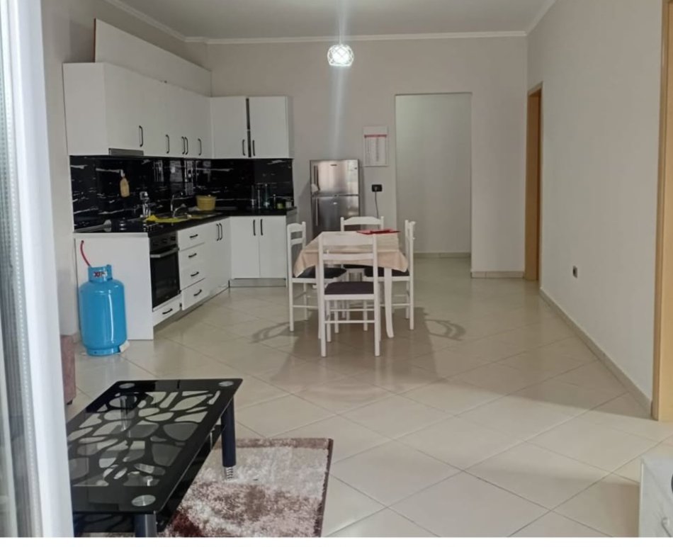Vlore, jepet me qera apartament 1+1 Kati 1, 400 € 