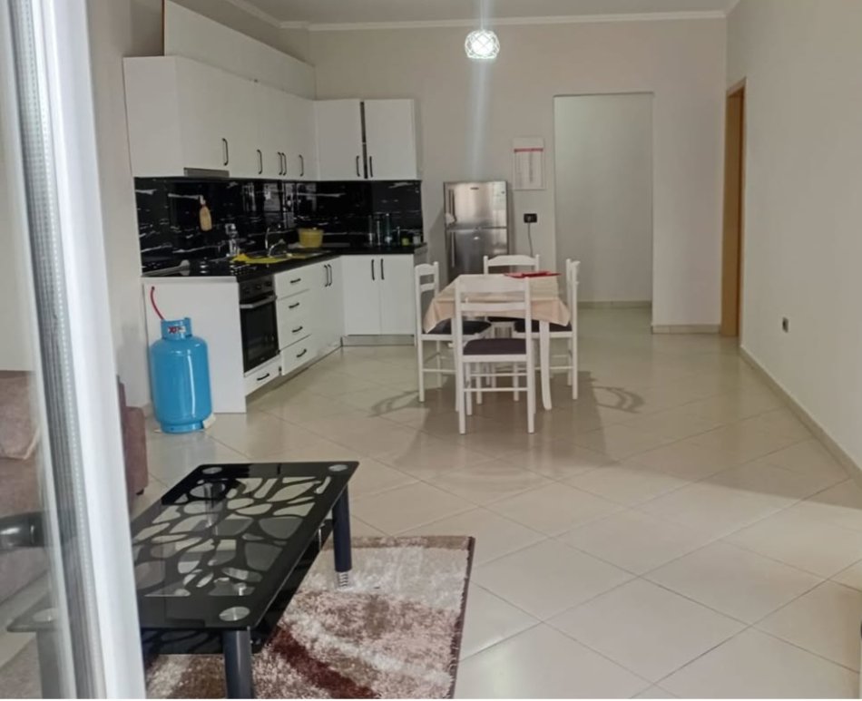 Vlore, jepet me qera apartament 2+1 Kati 7, 500 € 