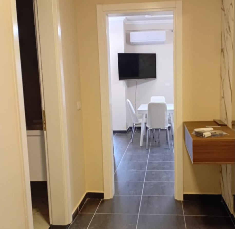 Vlore, jepet me qera apartament 1+1 Kati 4, 82 m² 400 € 