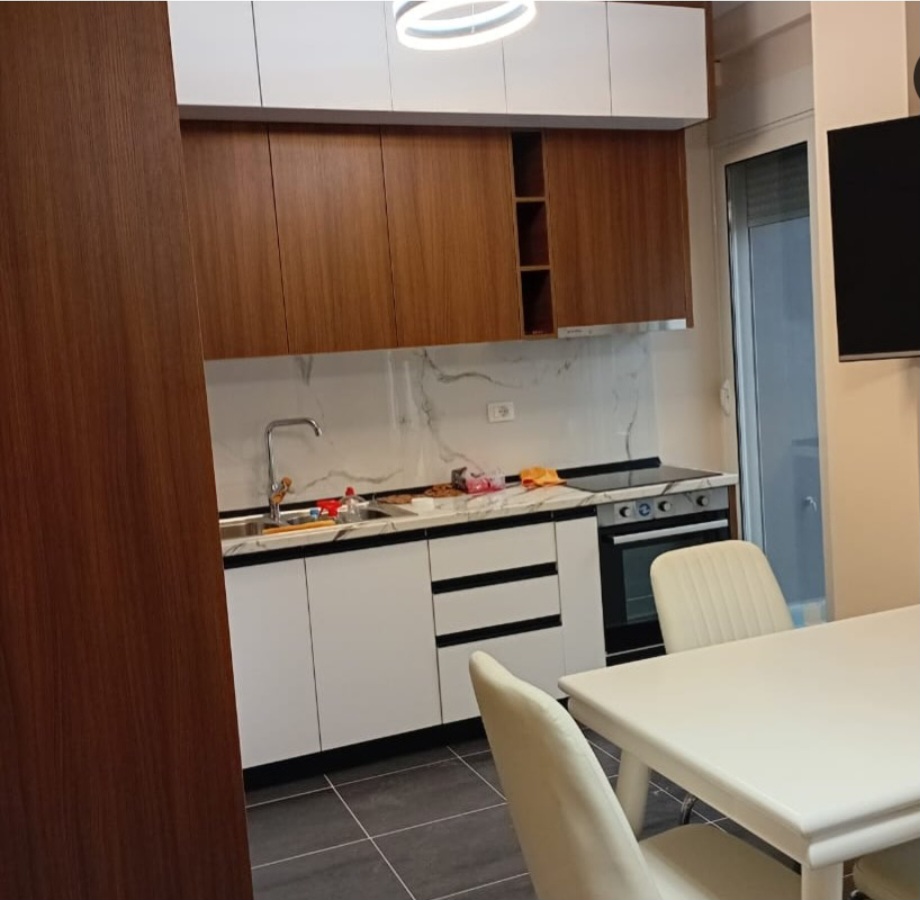 Vlore, jepet me qera apartament 1+1 Kati 4, 82 m² 400 € 