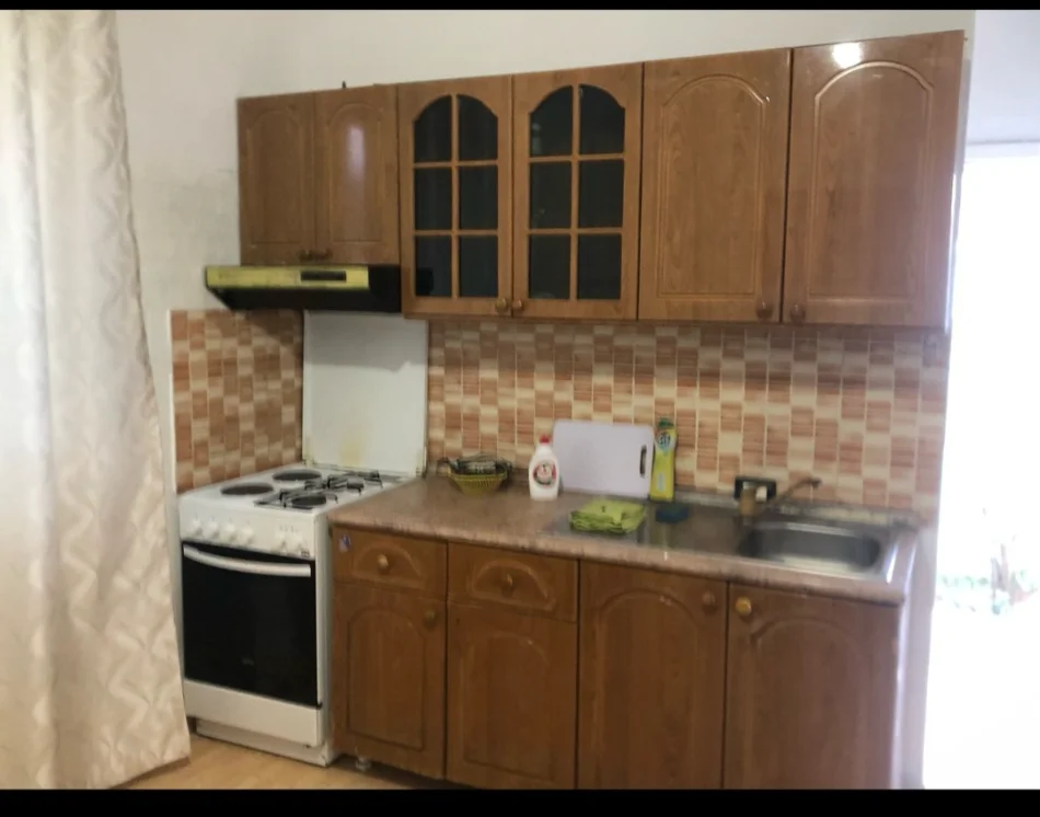 Tirane, jepet me qera Vile 1+1 Kati 1, 60 m² (Fundi Rruges Jordan Misja)