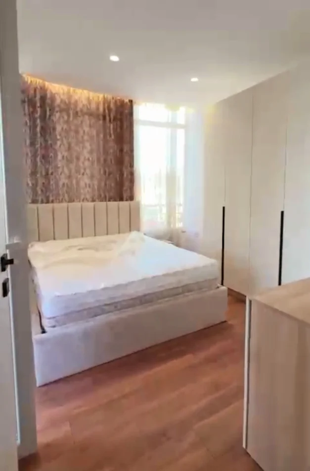 Tirane, jepet me qera apartament 1+1+Aneks+Ballkon Kati 7, 80 m² 500 € (Rruga Rrapo Hekali, në fillim mbas Big Market)