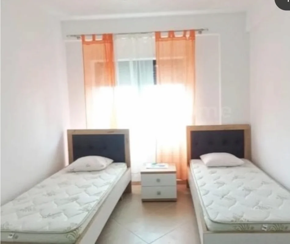 Shqiperi, shes apartament 2+1+Ballkon ,