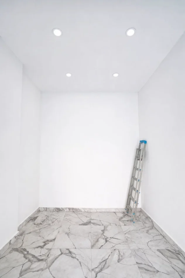 Tirane, jepet me qera Kati 0, 15 m² 250 €