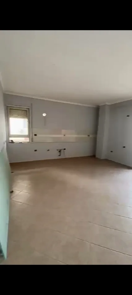 Tirane, shitet apartament 2+1+Aneks+Ballkon Kati 3, 100 m² 210.000 € (Mbas Hotel Radison Liqeni Thate)