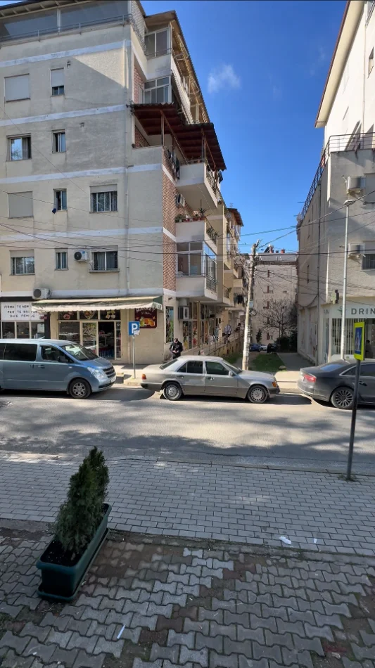 Tirane, shitet ambjent biznesi Kati 0, 60 m² 125.000 € (rruga shefqet kuka)
