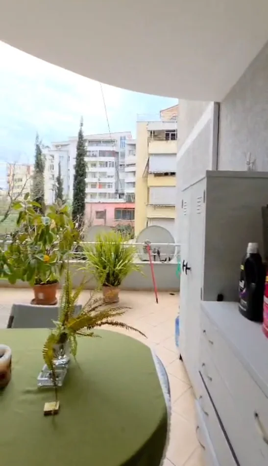 Tirane, shitet , 