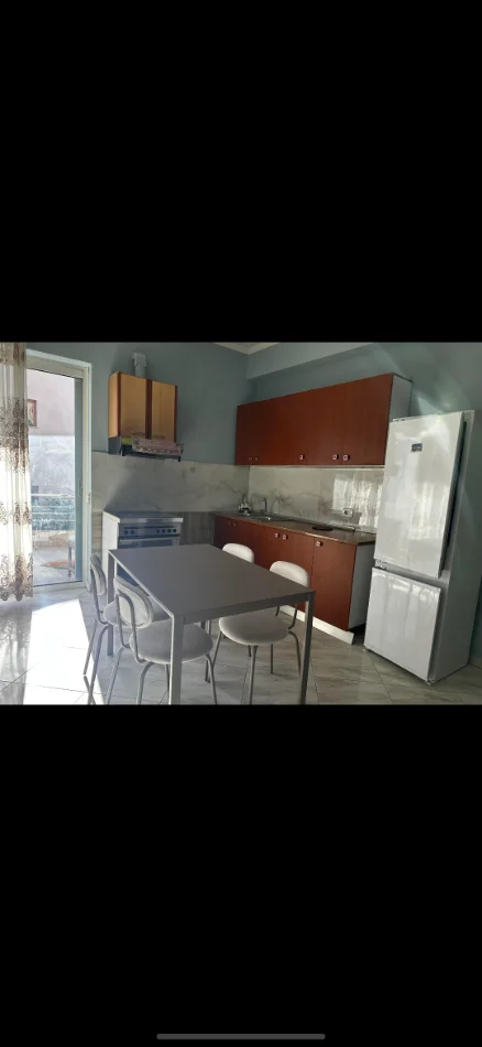 Tirane, jepet me qera apartament 1+1+Aneks+Ballkon Kati 2, 90 m² 350 € (Kodra e priftit)