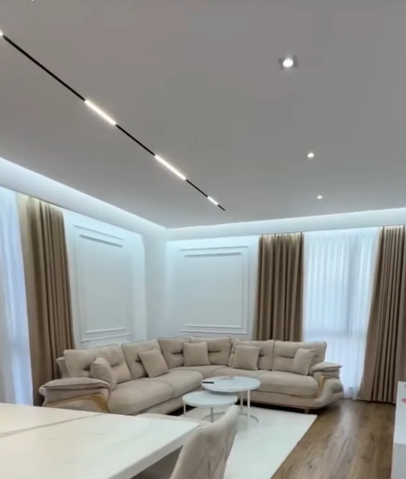 Tirane, jepet me qera apartament 2+1+2+Ballkon Kati 2, 102 m² (Bulevardi Zogu i 1)