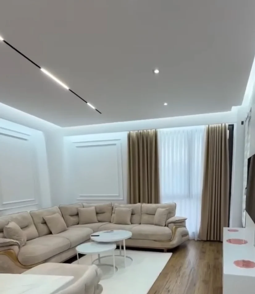 Tirane, jepet me qera apartament 2+1+2+Ballkon Kati 2, 102 m² (Bulevardi Zogu i 1)