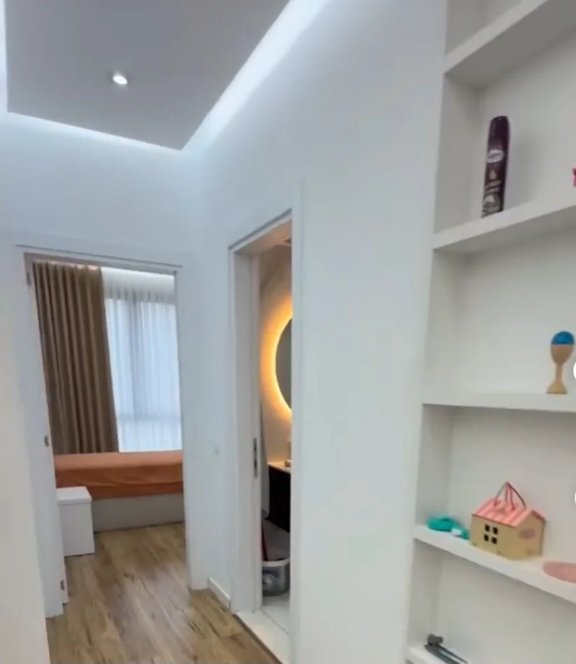 Tirane, jepet me qera apartament 2+1+2+Ballkon Kati 2, 102 m² (Bulevardi Zogu i 1)
