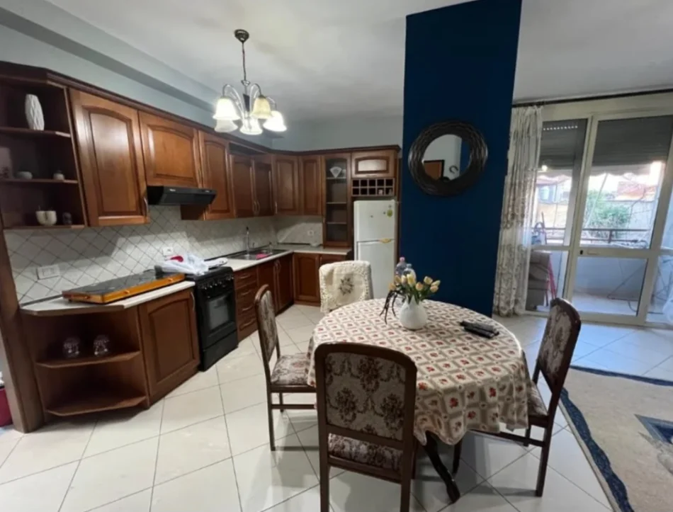 Tirane, jepet me qera apartament 1+1 Kati 2, 69 m² 518 € (rruga fortuzi)