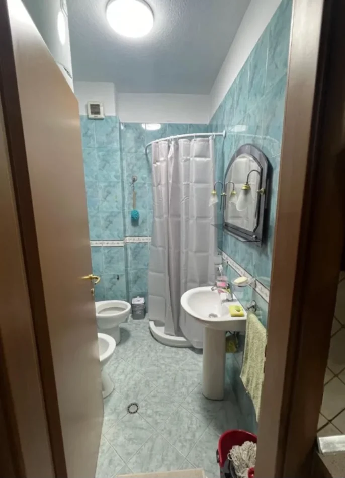 Tirane, jepet me qera apartament 1+1 Kati 2, 69 m² 518 € (rruga fortuzi)