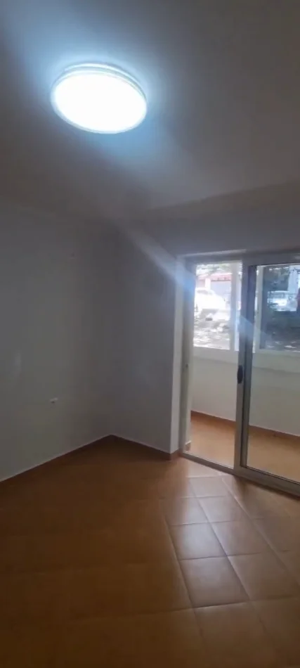 Tirane, shitet apartament 1+1+Ballkon Kati 1, 56 m² 115.000 € (Qender)