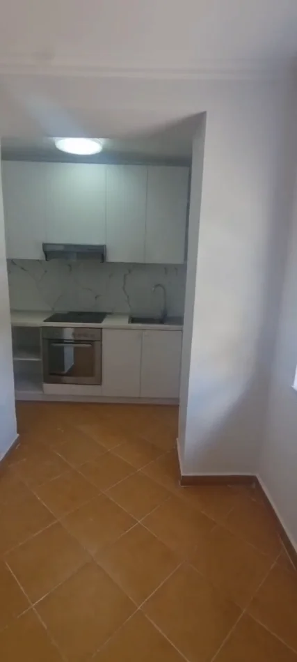Tirane, shitet apartament 1+1+Ballkon Kati 1, 56 m² 115.000 € (Qender)