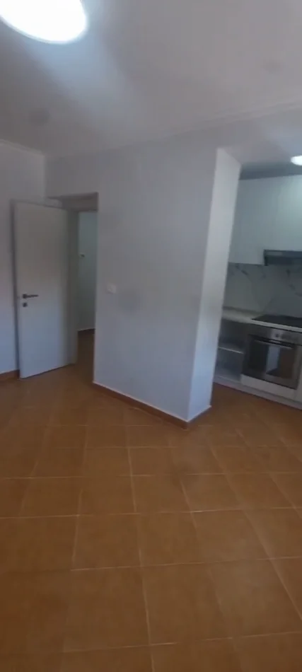 Tirane, shitet apartament 1+1+Ballkon Kati 1, 56 m² 115.000 € (Qender)