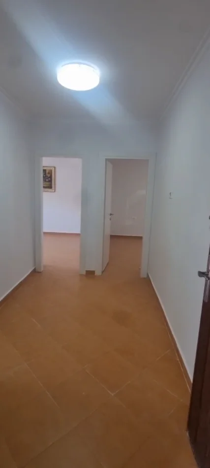 Tirane, shitet apartament 1+1+Ballkon Kati 1, 56 m² 115.000 € (Qender)