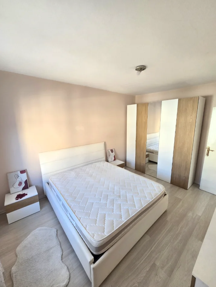 Tirane, shitet apartament 1+1 Kati 2, 2 m² 88.000 € (Vet Pronari, Rruga Lord Bajron ngjitur me Qendren Shendetsore nr.7)
