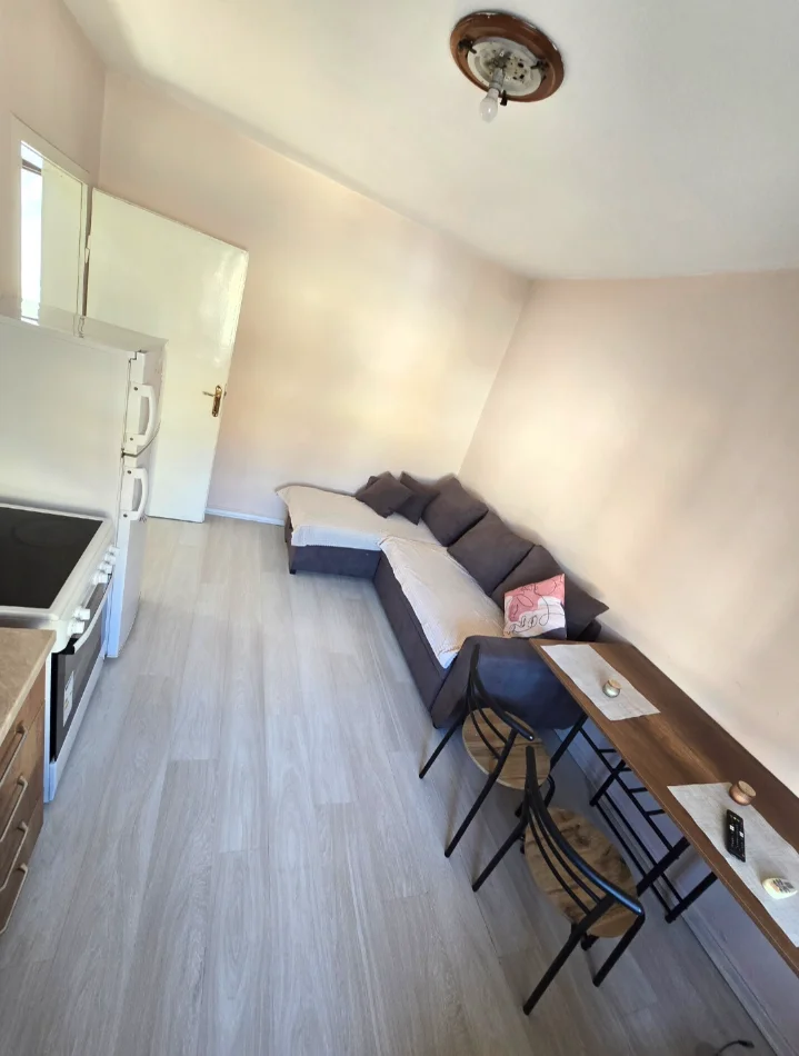 Tirane, shitet apartament 1+1 Kati 2, 54 m² 88.000 € (Vet Pronari, Rruga Lord Bajron ngjitur me Qendren Shendetsore nr.7)