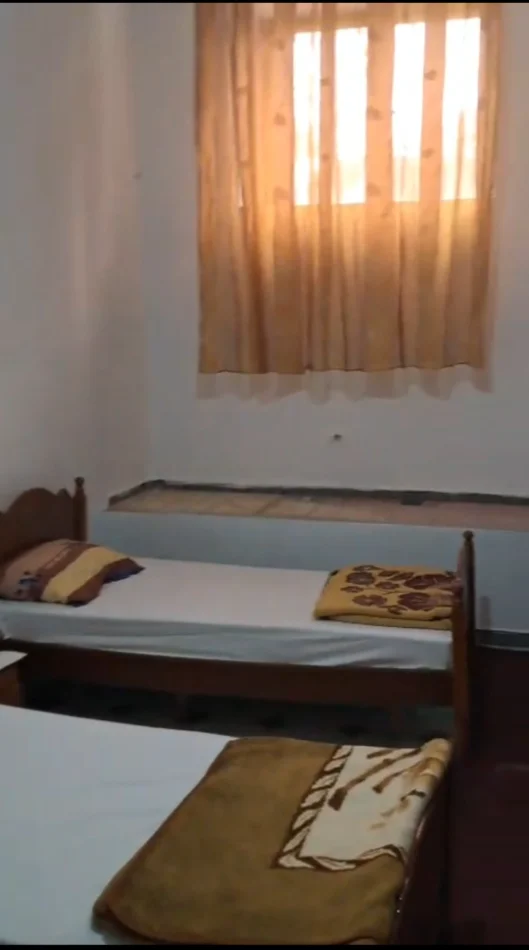Tirane, jepet me qera garsonier 1+1 Kati 1, 35 m² (Pran Spitalit Amerikan 3,Yzberisht)